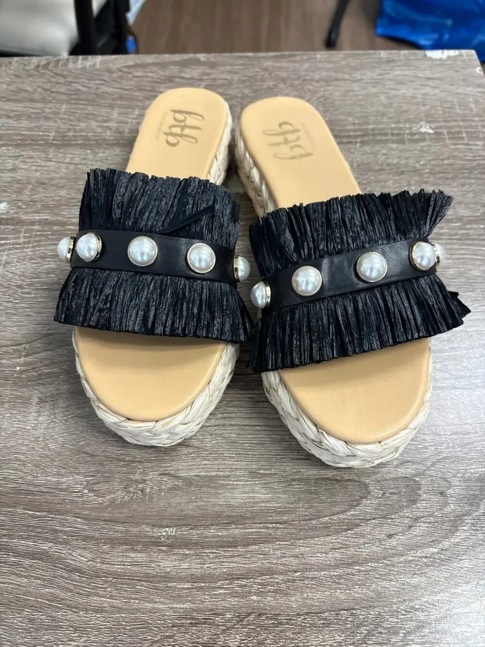 btb Los Angeles Black Raffia With Pearl Slides Sz 8.5